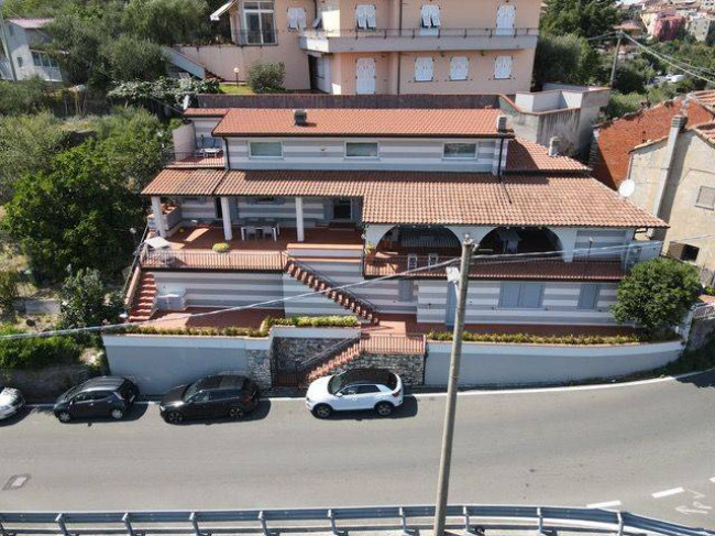 Villetta Bifamiliare in vendita a Vezzano Ligure