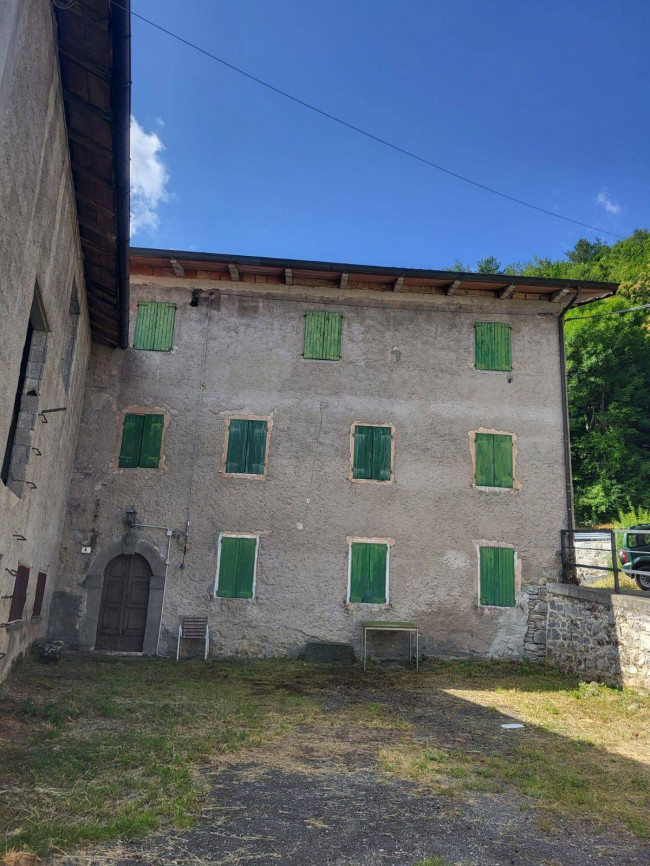Cascina/Casale/Masseria in vendita a Ventasso