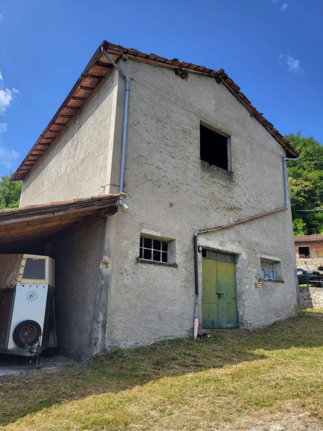 Cascina/Casale/Masseria in vendita a Ventasso