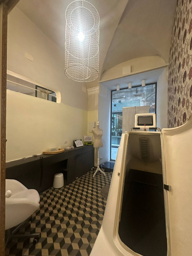 Attività commerciale in vendita a Genova