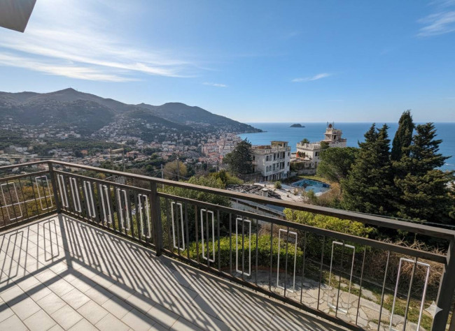 Villa in vendita a Alassio
