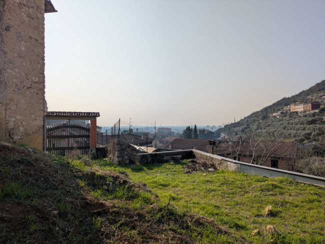 Rustico in vendita a Verona