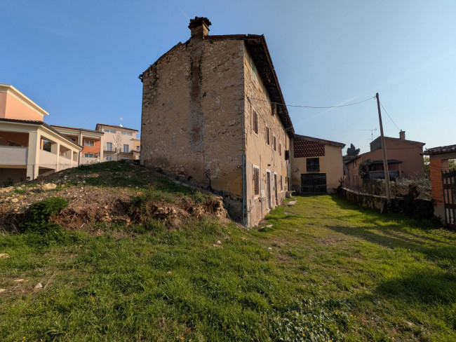 Rustico in vendita a Verona