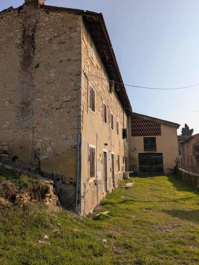 Rustico in vendita a Verona