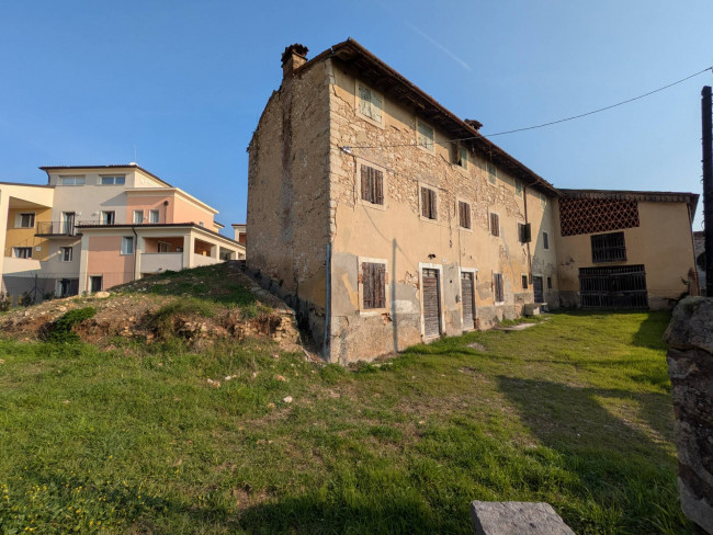 Rustico in vendita a Verona