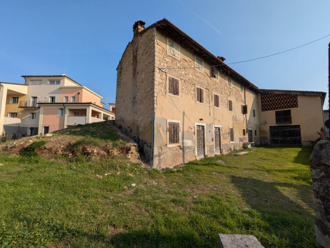 Rustico in vendita a Verona