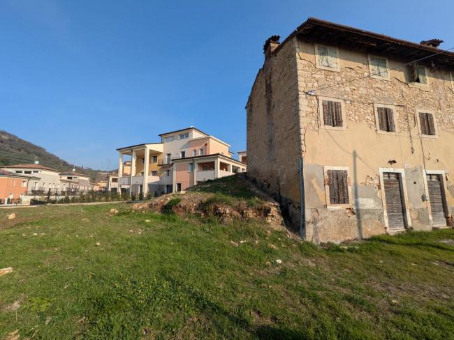 Rustico in vendita a Verona