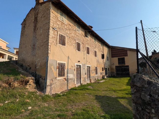 Rustico in vendita a Verona