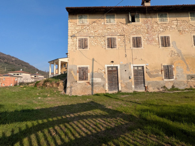 Rustico in vendita a Verona