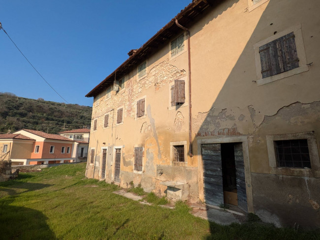 Rustico in vendita a Verona