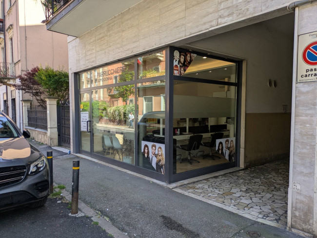 Locale commerciale in vendita a Verona