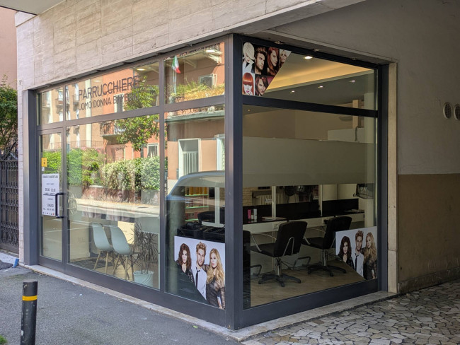 Locale commerciale in vendita a Verona