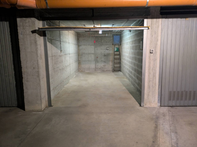 Box o garage in vendita a Verona