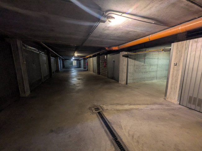 Box o garage in vendita a Verona