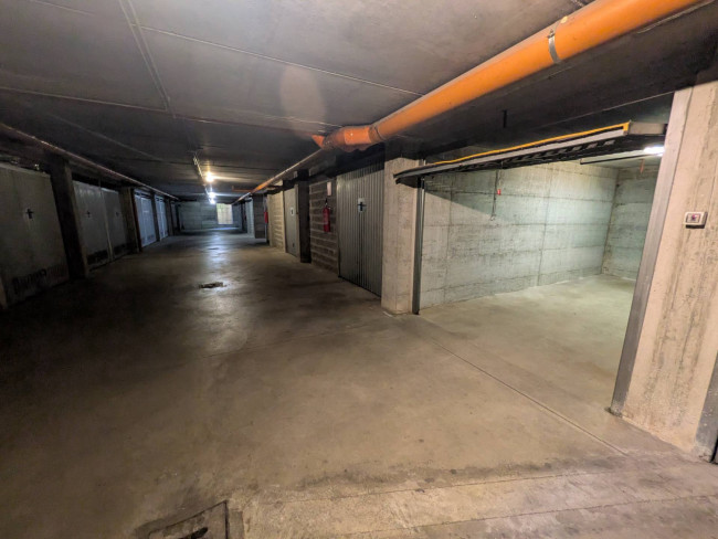 Box o garage in vendita a Verona