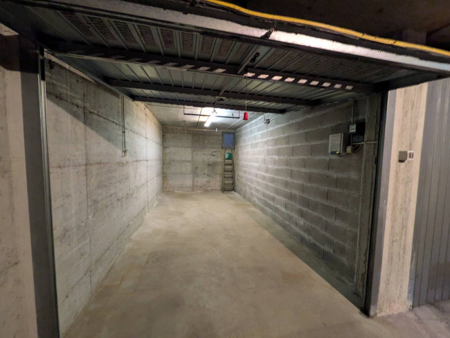 Box o garage in vendita a Verona