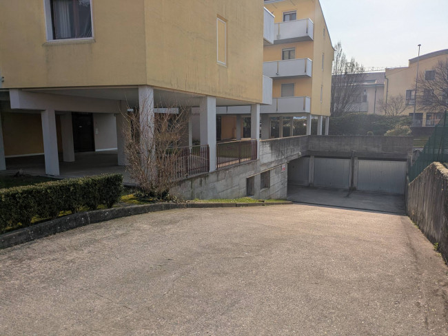 Box o garage in vendita a Verona